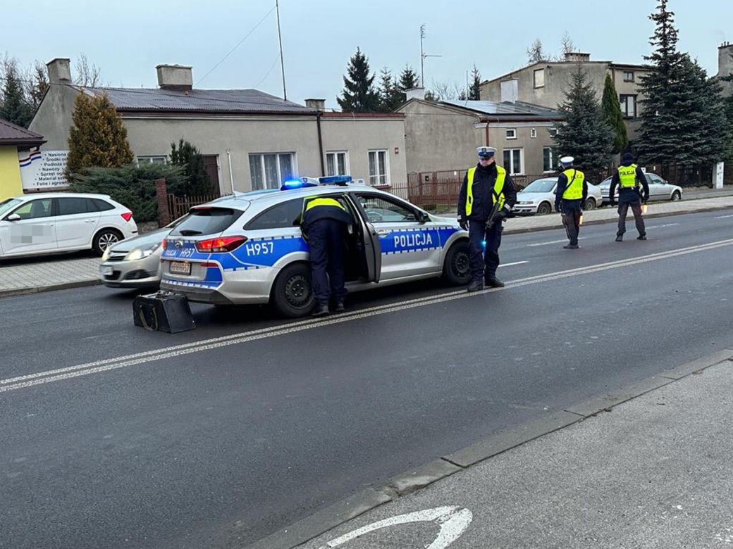 Brutalne zabójstwo w Żabce w Sochaczewie. Zadał ekspedientce 20 ciosów nożem i uciekł. Trwa obława