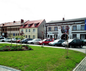 To jedno z najstarszych miast w województwie łódzkim. Zachwyca nietuzinkowym rynkiem