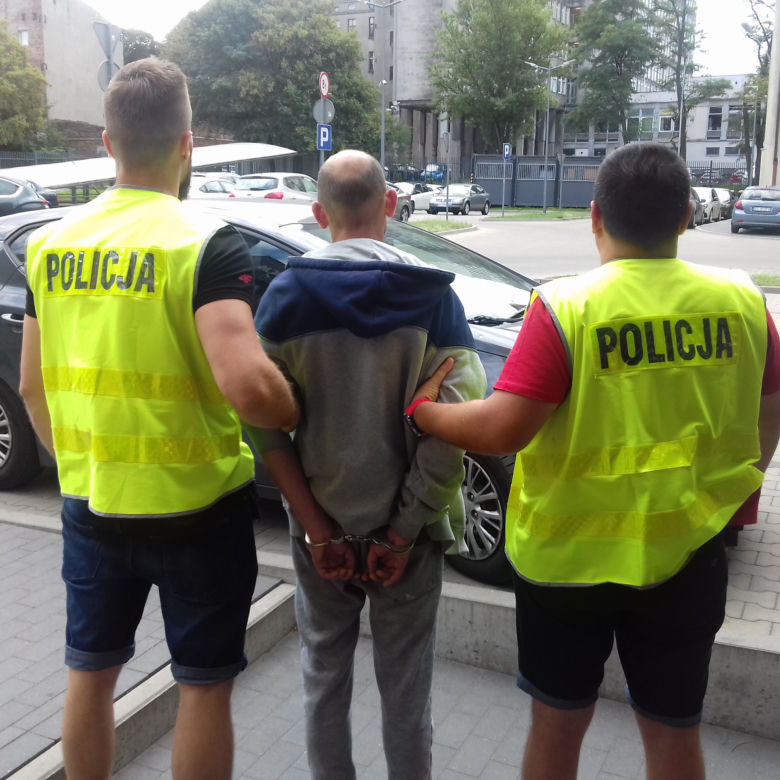 33-latek pobił i okradł starszą panią. Wpadł przez... dociekliwość własnej siostry