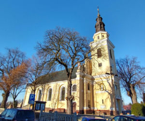 To najmłodsze miasto w województwie łódzkim. Zachwyca najpiękniejszym rynkiem w regionie