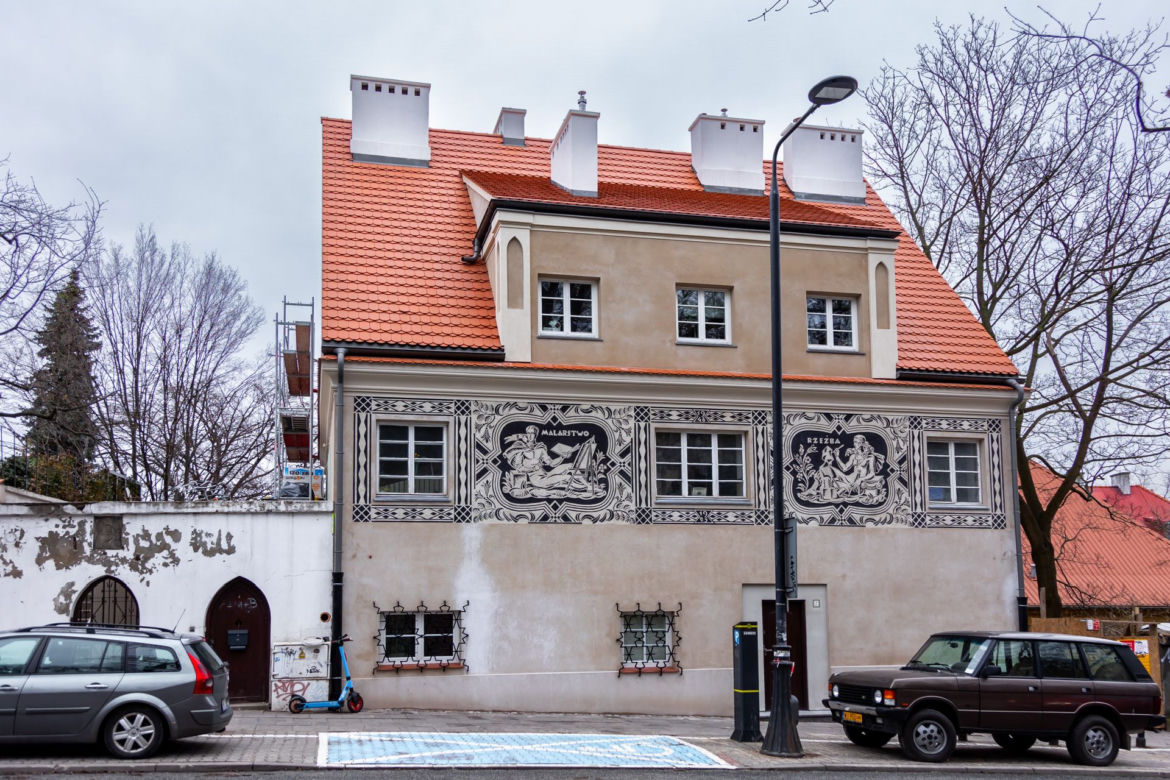 Nowe życie sgraffito. Zobacz odrestaurowane cztery warszawskie sgraffiti 