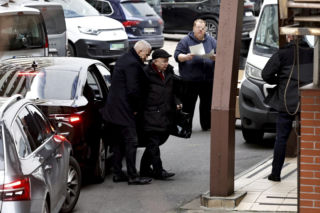 Politycy PiS zjeżdżają do siedziby partii. Kaczyński zaskoczył kolorem szalika! To może być sygnał i ukryty przekaz! [ZDJĘCIA]