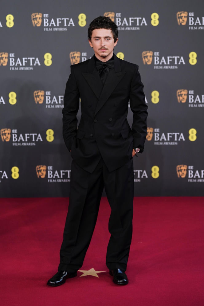 Gwiazdy przebrane za abażury na Bafta. Kto się popisał najlepszą kreacją?
