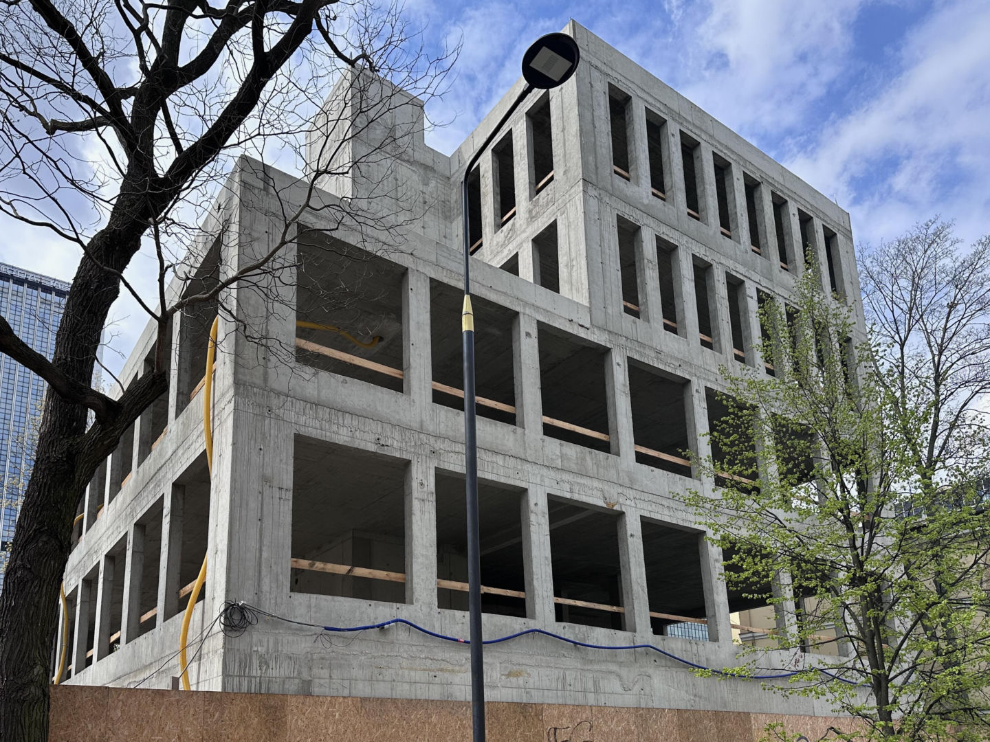 Plebania na zlikwidowanym cmentarzu Świętokrzyski w Warszawie