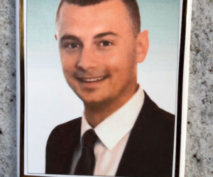 Wyrzucają mi syna z grobu