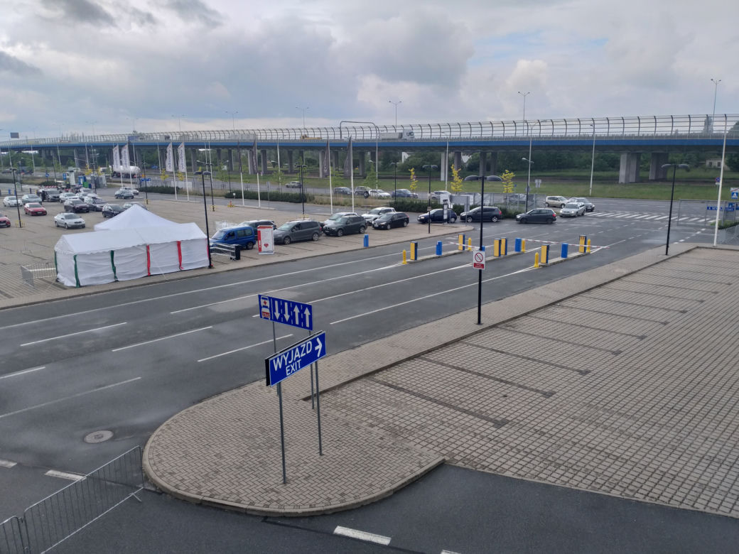 Mobilny punkt badań na obecność koronawirusa na Stadionie Wrocław