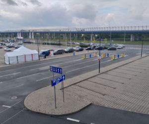 Mobilny punkt badań na obecność koronawirusa na Stadionie Wrocław