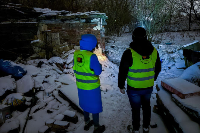 Streetworking przy -18 stopni Celsjusza. Artur i Dorota z organizacji Serca Torunia nie zamierzają się poddać