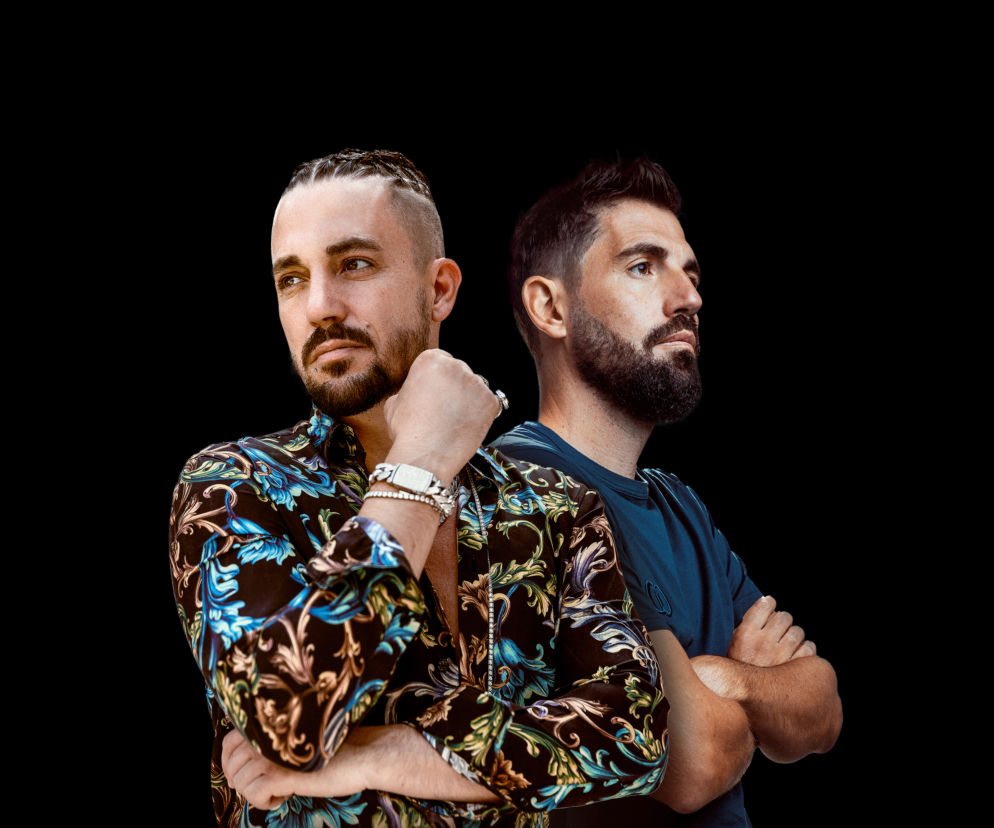 Nowości Muzyczne 2022: Dimitri Vegas & Like Mike przerobili hymn z lat 90. Banger na wiosnę!