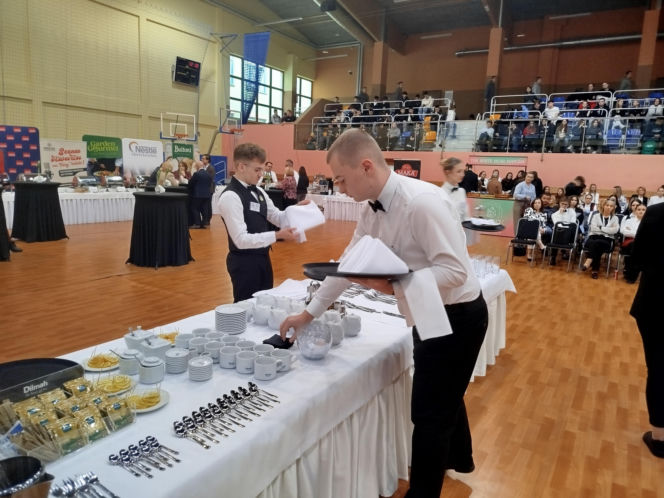 Już po raz ósmy w Siedlcach rywalizowali młodzi kelnerzy z całej Polski