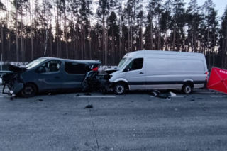 Zderzenie trzech pojazdów na S8. Są zabici i ranni! „Droga jest kompletnie zablokowana”