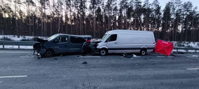 Zderzenie trzech pojazdów na S8. Są zabici i ranni! „Droga jest kompletnie zablokowana”