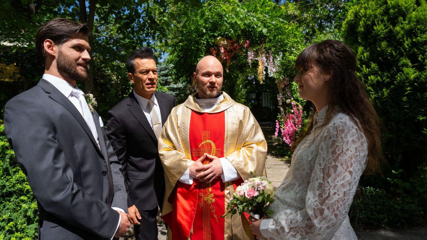 Na dobre i na złe odc. 1000. Falkowicz (Michał Żebrowski), Matylda (Amelia Czaja), Darek Babiński (Tomasz Osica)