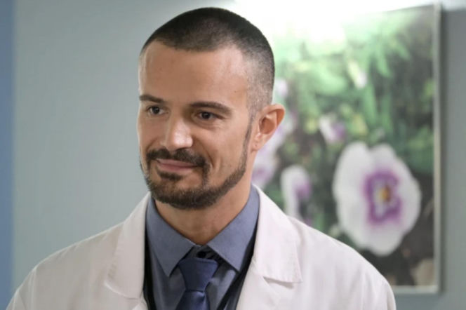 M jak miłość, odcinek 1919. Aleksander Sowiński (Mikołaj Krawczyk)