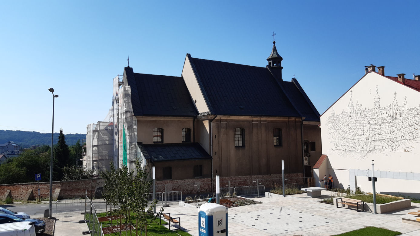 Zabytkowe cegły zostały odsłonięte