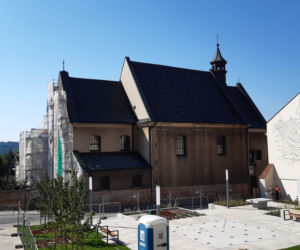 Zabytkowe cegły zostały odsłonięte