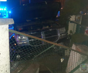 Opole: Po pijaku wjechał w ogrodzenie