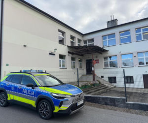 12-latek wyciągnął nóż i groził koledze! Niepokojący incydent przed szkołą podstawową