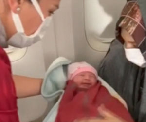 Urodziła dziecko w samolocie uciekając z Afganistanu