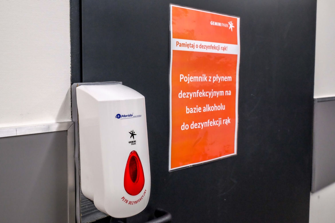 Galerie zapewniają mydła antybakteryjne i płyny odkażające