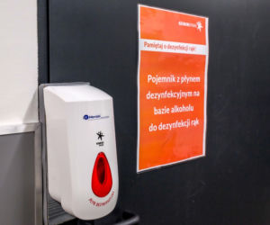 Galerie zapewniają mydła antybakteryjne i płyny odkażające