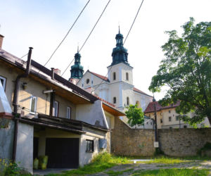 To najpopularniejsze sanktuarium w Małopolsce. Rocznie odwiedza je prawe dwa miliony wiernych