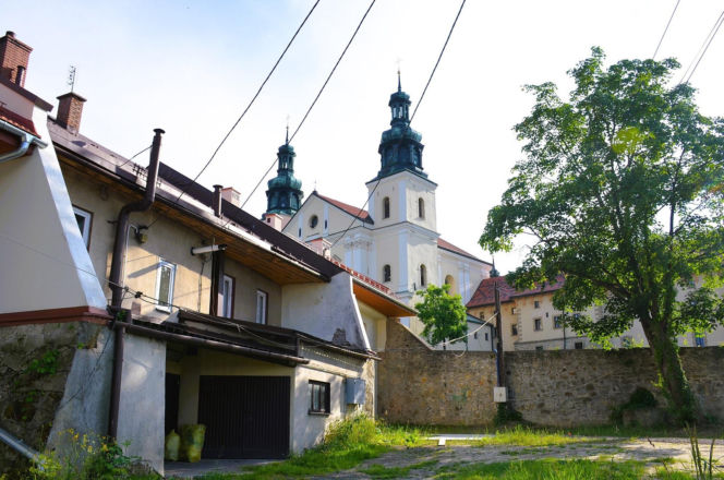 To najpopularniejsze sanktuarium w Małopolsce. Rocznie odwiedza je prawe dwa miliony wiernych