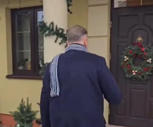 W takich warunkach mieszka Czarnek. Tak dom wygląda w środku