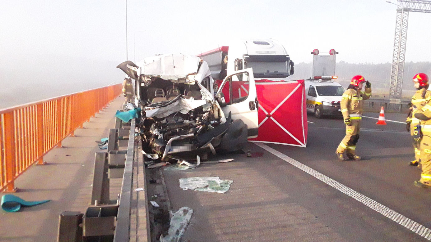 Śmiertelny wypadek na A1 pod Łodzią! 43-latek z busa nie żyje, kilka osób rannych [ZDJĘCIA].
