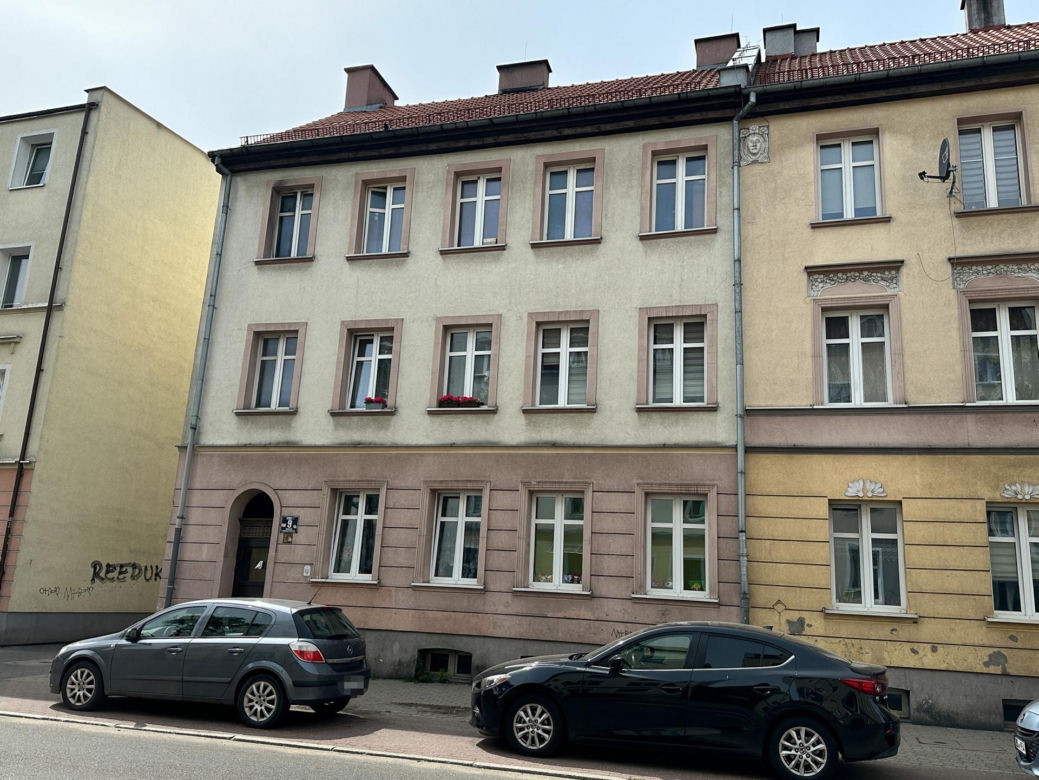W tej kamienicy nie da się żyć. Zrobili melinę z mieszkania