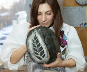 Olena Kaszuba piecze polski chleb pod Chicago