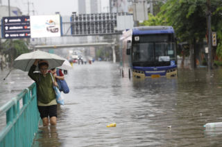 Bangkok pod wodą! Ogłoszono stan klęski żywiołowej w całej stolicy
