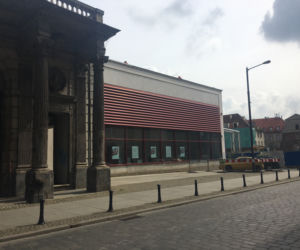 Samochody z roślinami w centrum Wrocławia