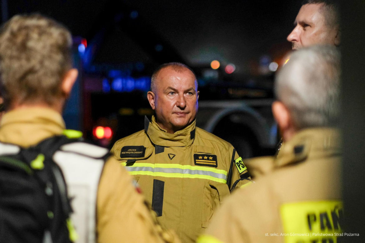  Kawle. Pożar zakładu przetwórstwa drobiowego. 120 strażaków walczy z żywiołem w czwartek, 14 sierpnia. Jeden z nich zaginął [ZDJĘCIA]