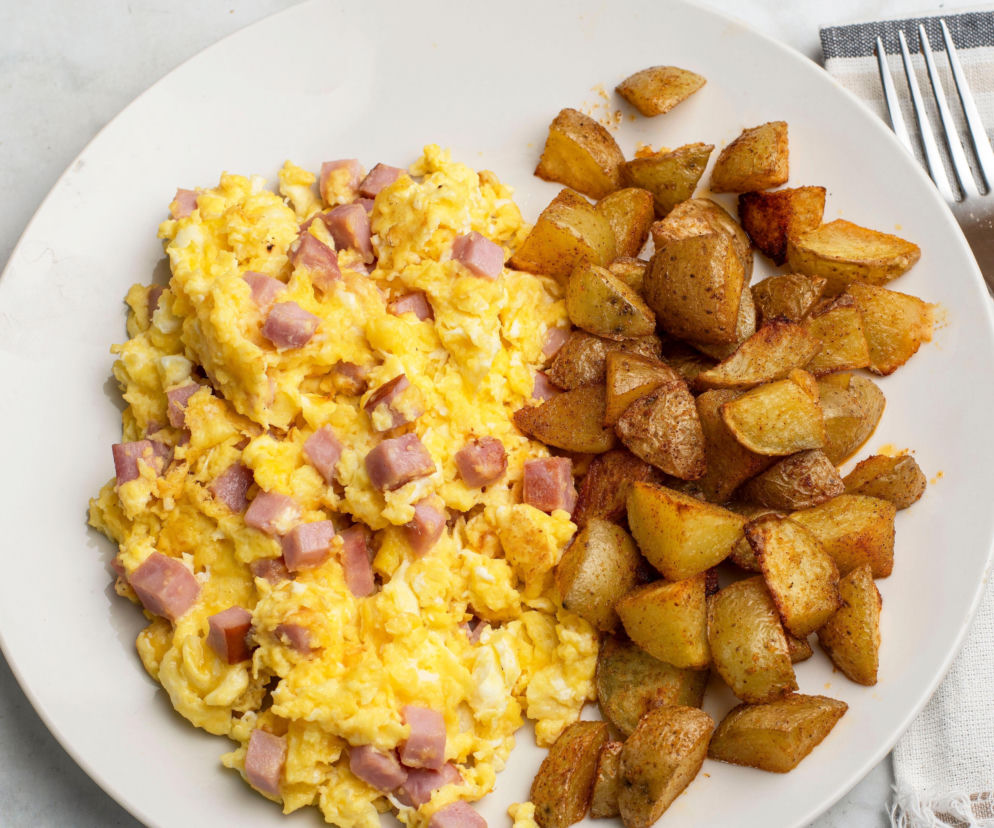 Domowa jajecznica po chłopsku. Bez liczenia kalorii