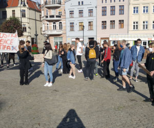 Protest w Grudziądzu, przeciwko agresji i dyskryminacji rasowej w Ameryce