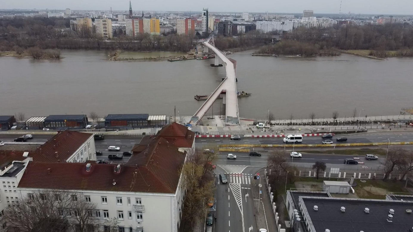 Kładka przez Wisłę prawie gotowa. Trwają ostatnie prace przed otwarciem
