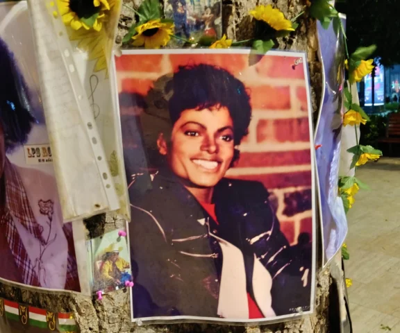 Odszedł 17 lat temu, ale fani wciąż pamiętają o Michaelu Jacksonie