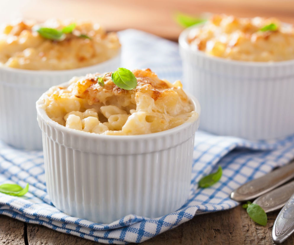 Makaron zapiekany z fetą i parmezanem