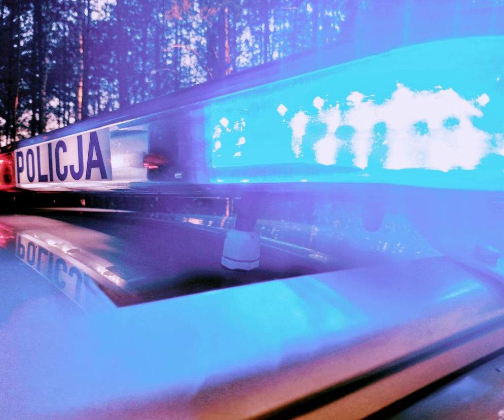 Wypadek na Pomorzu. Radiowóz przygniótł młodą policjantkę. Śmigłowiec zabrał ją do szpitala