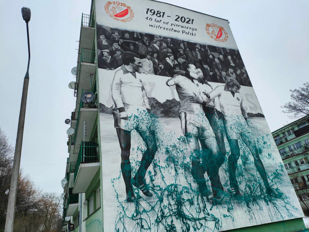 Akt wandalizmu przy Piłsudskiego. Zniszczono dwa murale