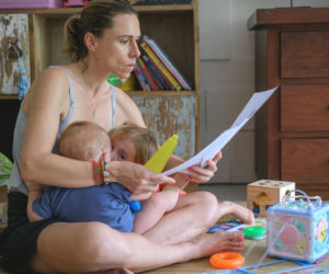 Karmisz piersią niemowlę i starszaka? Wyjaśniamy czy obawy o jakość i ilość pokarmu są słuszne 