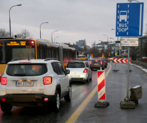 Slalom na Trasie Łazienkowskiej. Trwa remont wiaduktów