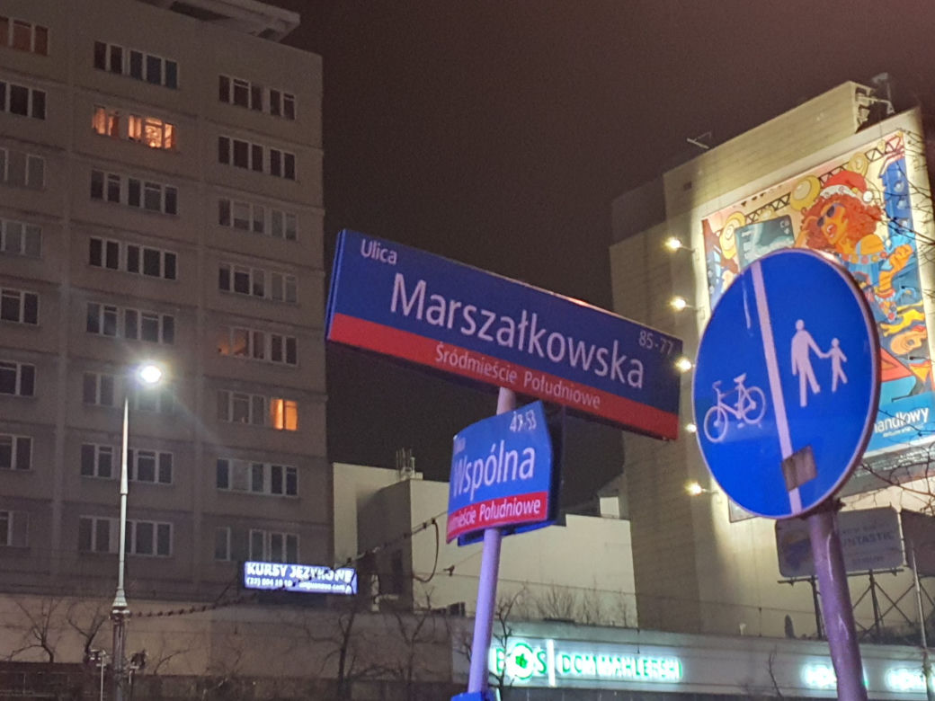 Zderzenie BMW z taksówką na Marszałkowskiej