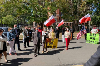 Polonia z Connecticut protestuje przeciwko sprzedaży Polskiego Domu Narodowego