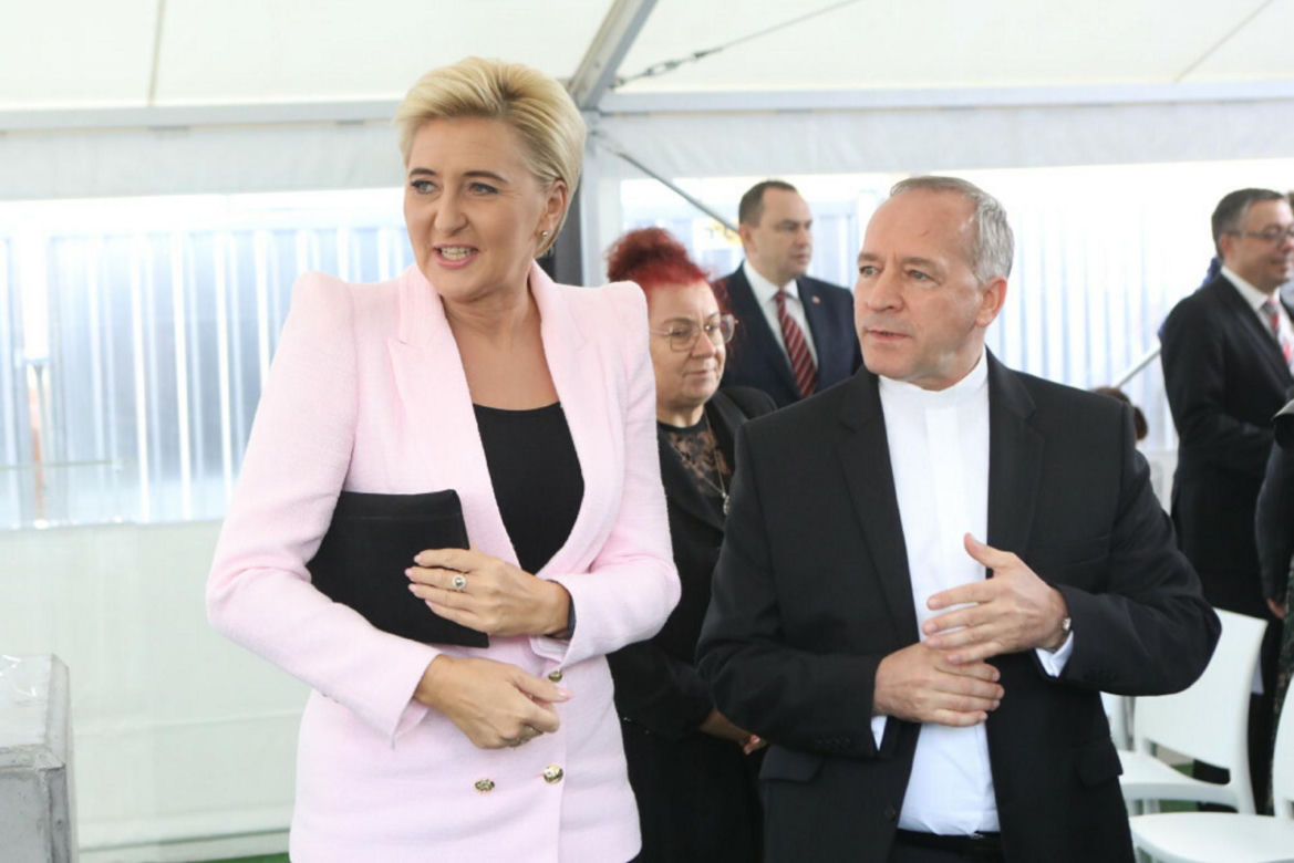 Agata Duda w wiosennych pastelach