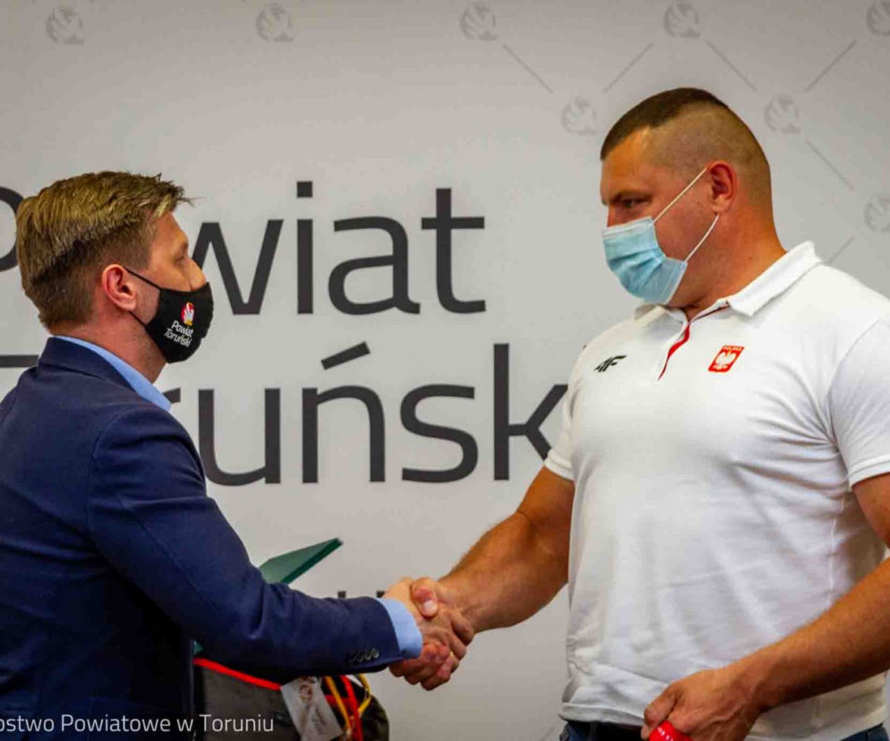 Piotr Kąkol nagrodzony przez Powiat Toruński