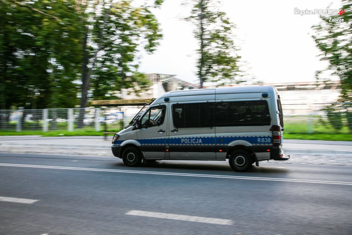 Policyjne zabezpieczenia meczu w Zabrzu