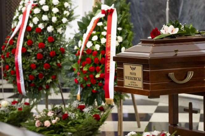 Jarosław Kaczyński na pogrzebie pierwszego naczelnego "Gazety Polskiej"