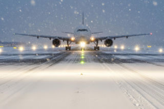 Lotnisko Chopina ostrzega: możliwe opóźnienia! Pogoda sparaliżuje loty?